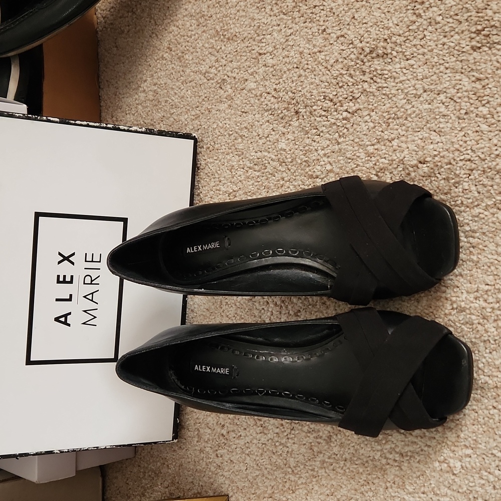shoes - Picture 3 of 4